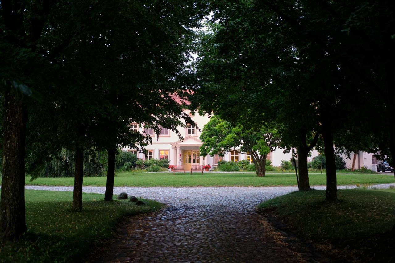 Relais & Chateaux Gutshaus Stolpe Stolpe an der Peene Buitenkant foto